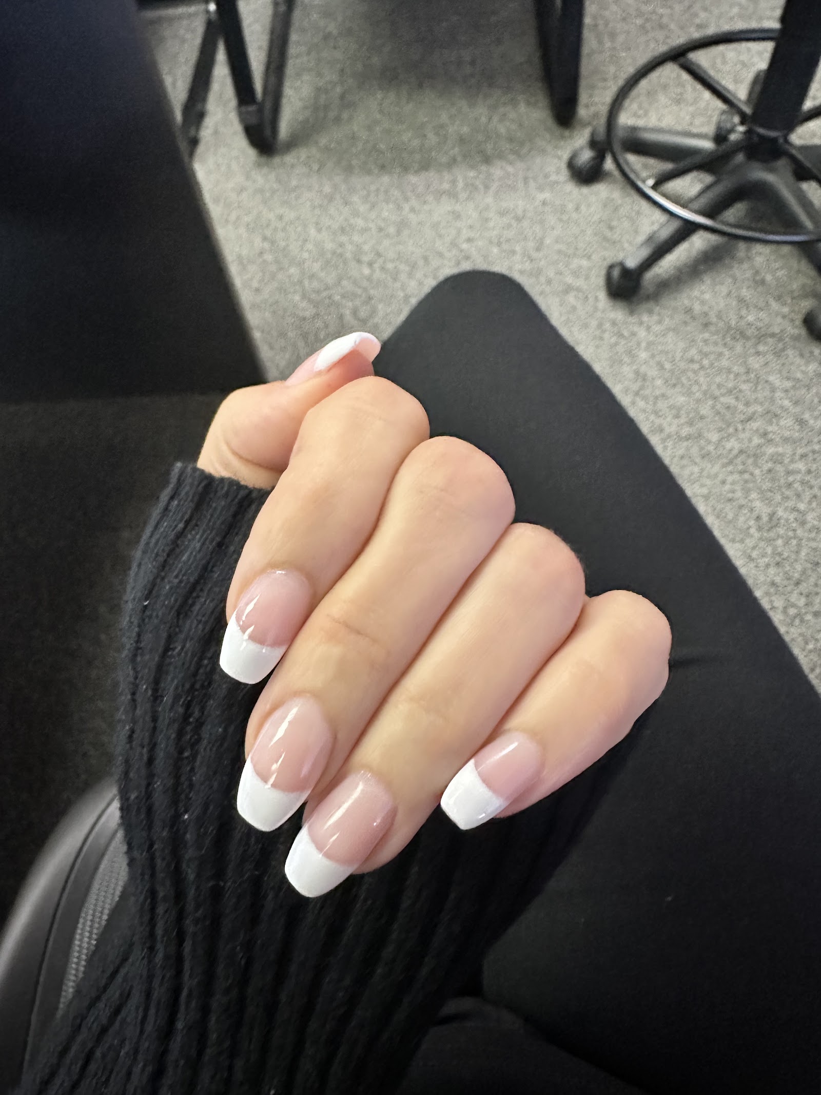 LUX Nails & Lashes logo